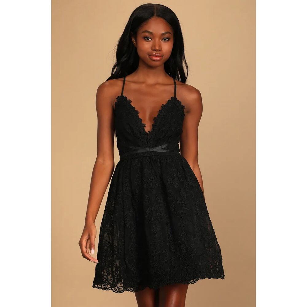 NEW Maniju Lulus Romantic Interlude Black Embroidered Lace Skater Dress Medium